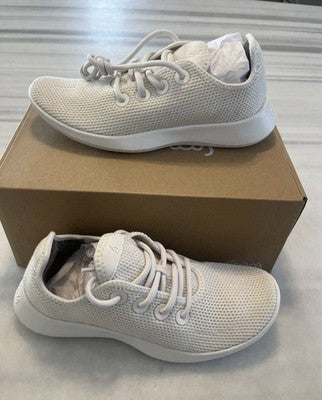 Allbirds Tree Runner men's US 7 in Kaikoura White with eucalyptus fiber knit upper and SweetFoam sugarcane midsole