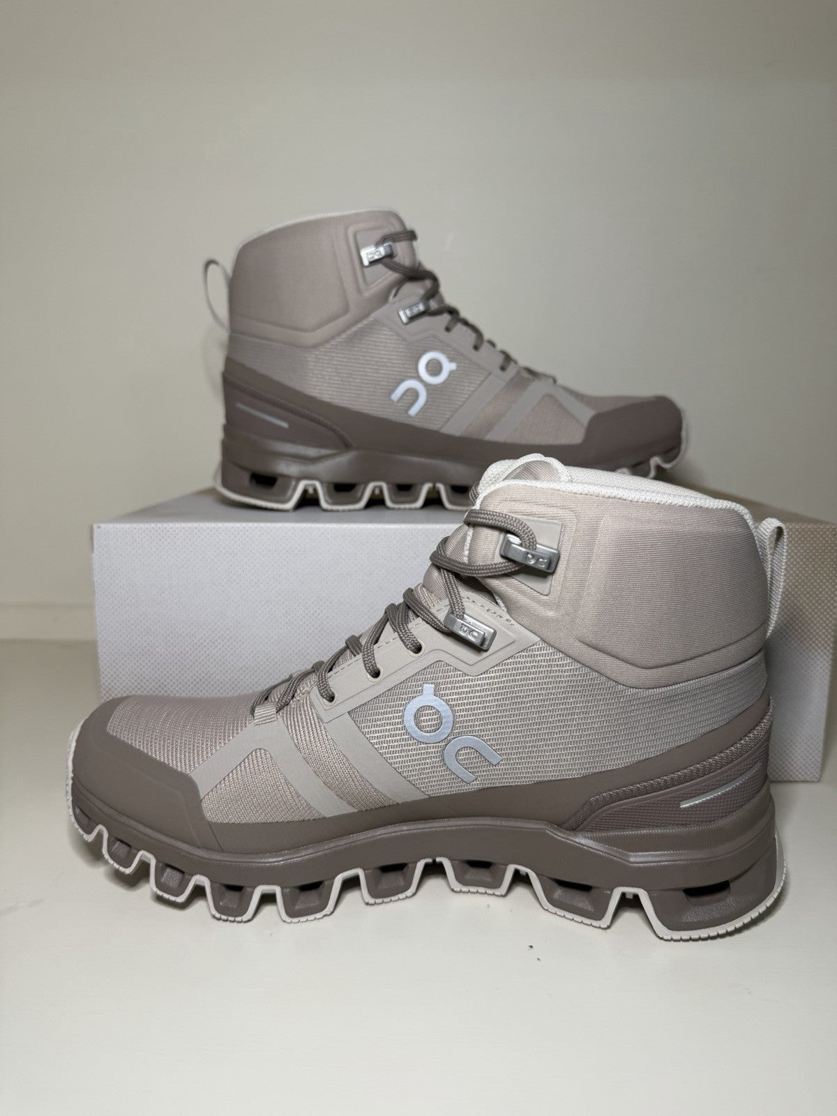 On Cloudrock Waterproof Women's Hiking Boots Desert Clay US 10.5 New 23.99548