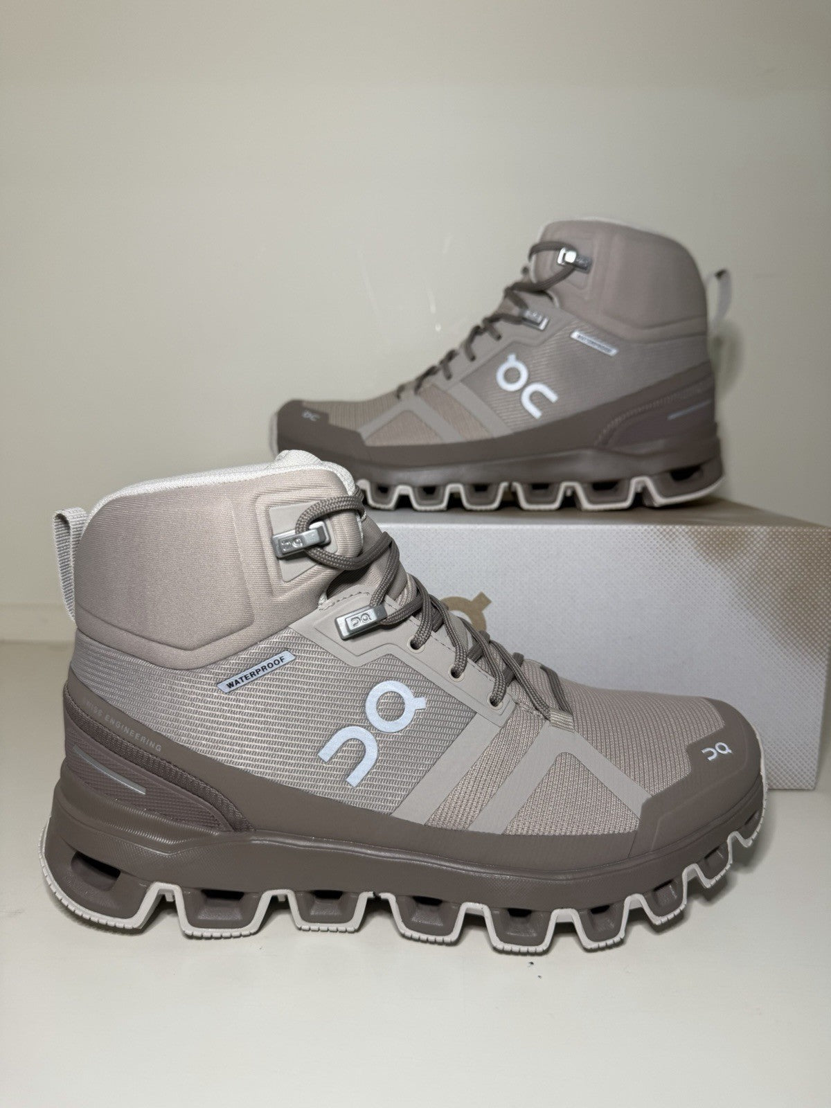 On Cloudrock Waterproof Women's Hiking Boots Desert Clay US 10.5 New 23.99548