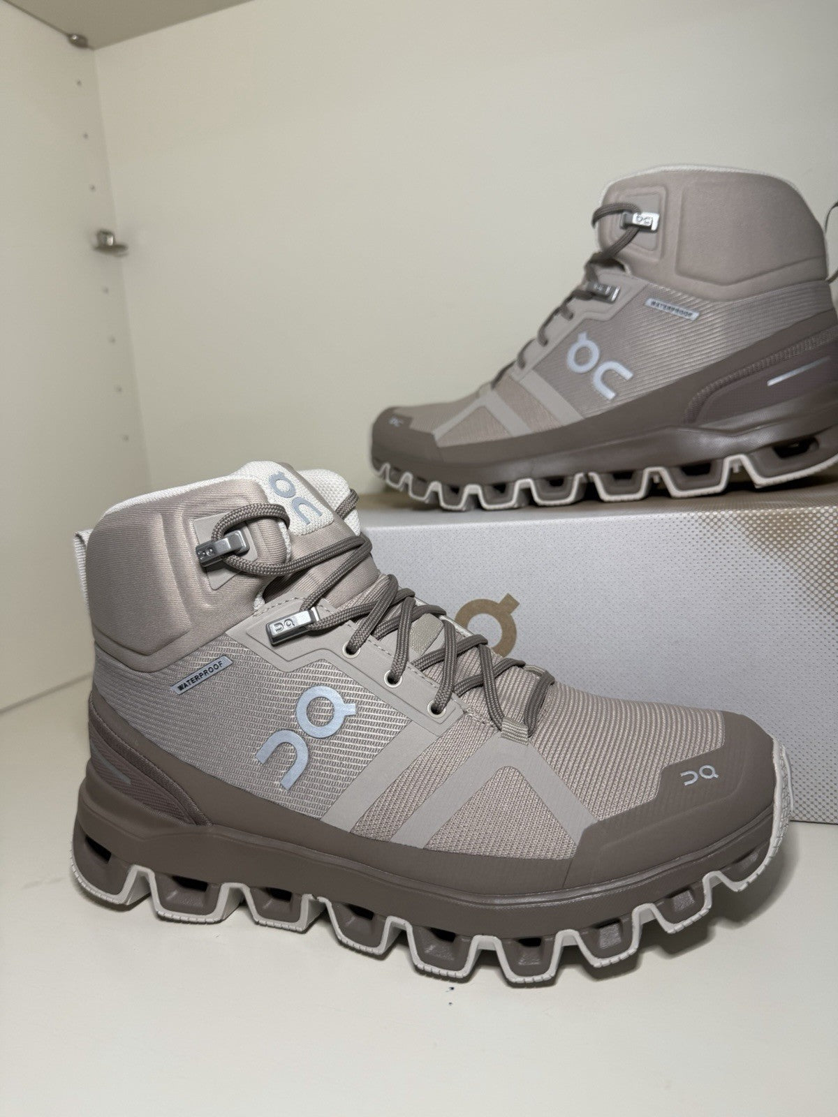 On Cloudrock Waterproof Women's Hiking Boots Desert Clay US 10.5 New 23.99548