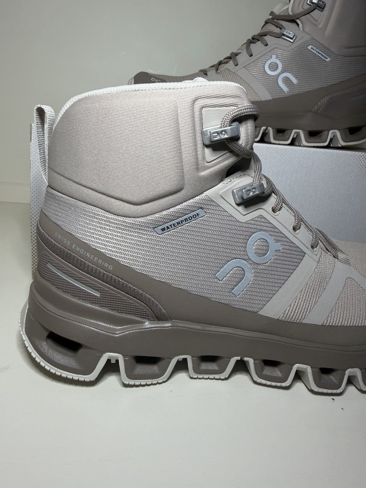 On Cloudrock Waterproof Women's Hiking Boots Desert Clay US 10.5 New 23.99548